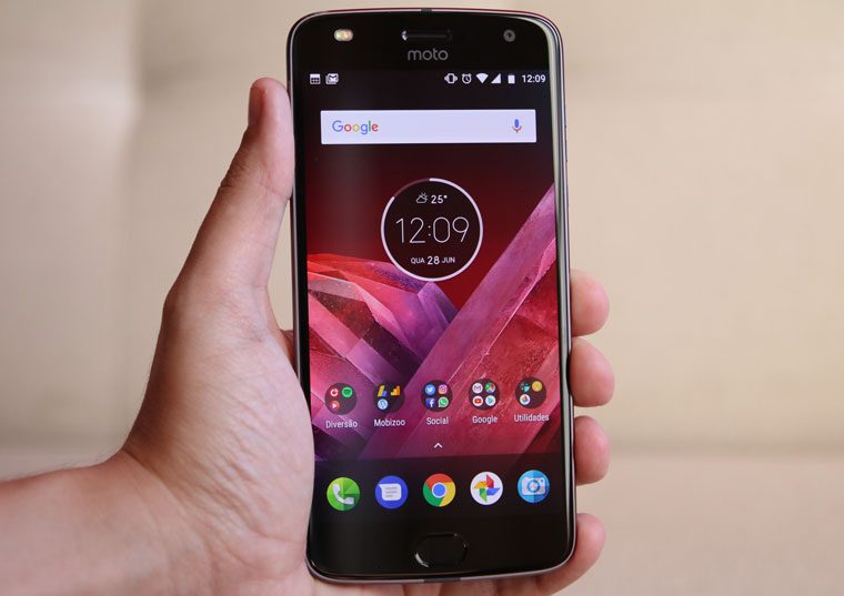 Tamaño del Moto z2 play en mano