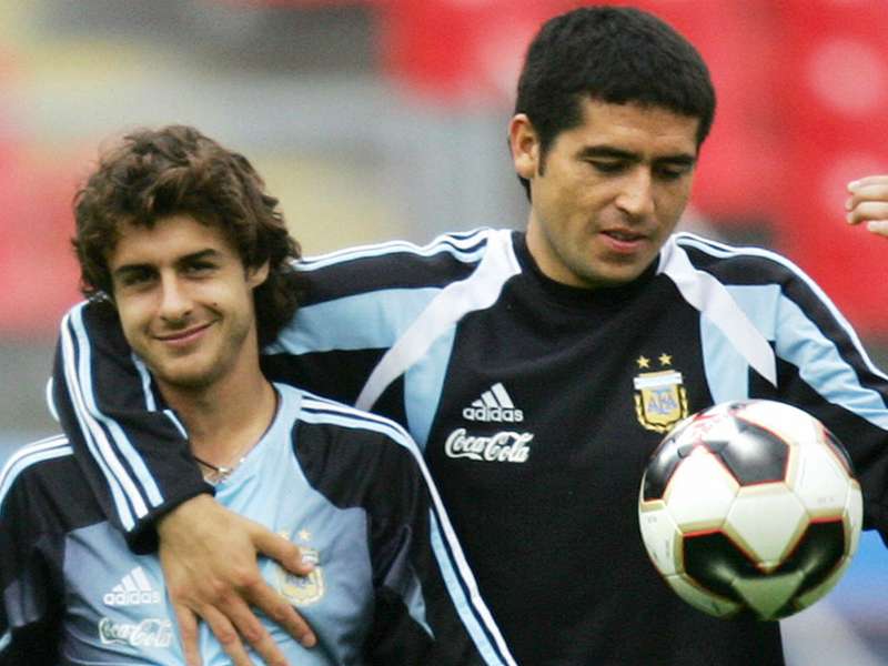 pablo-cesar-aimar-juan-roman-riquelme-during-a-training-session-of-argentina-in-nuremberg-17062005_p5opso0gsa361hyhhwkc3lx8n