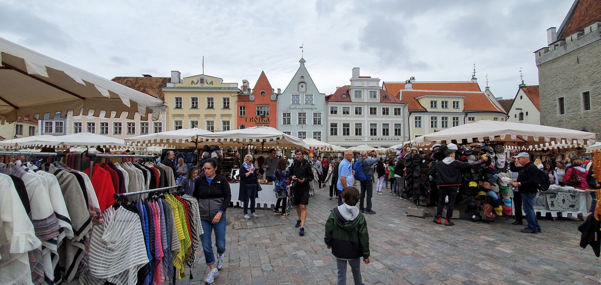 Plaza principal del casco antiguo de Tallinn