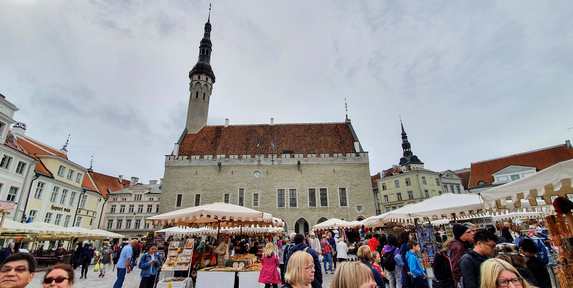 Plaza principal del casco antiguo de Tallinn