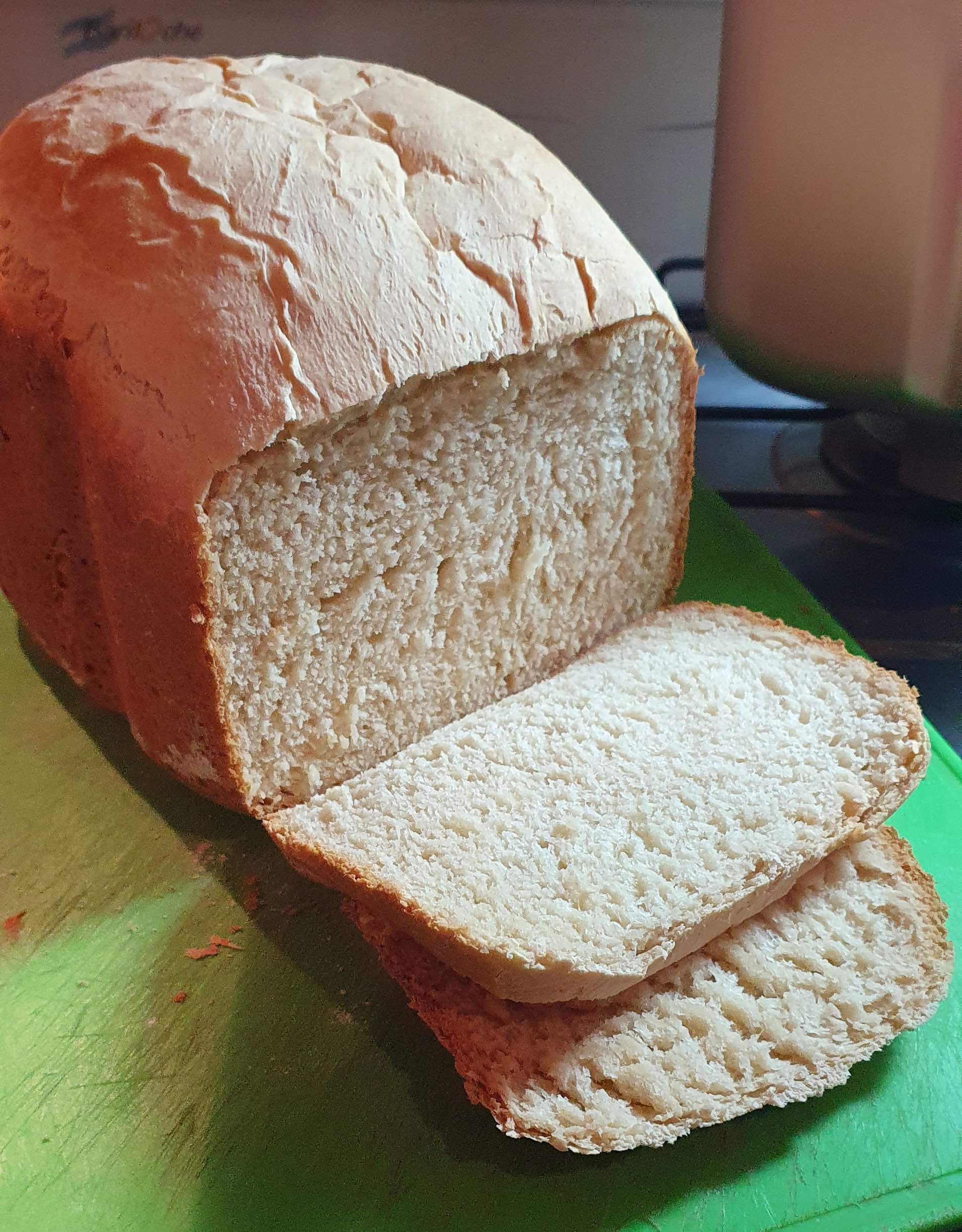 Pan lactal tipo Bimbo hecho en el horno de pan Atma