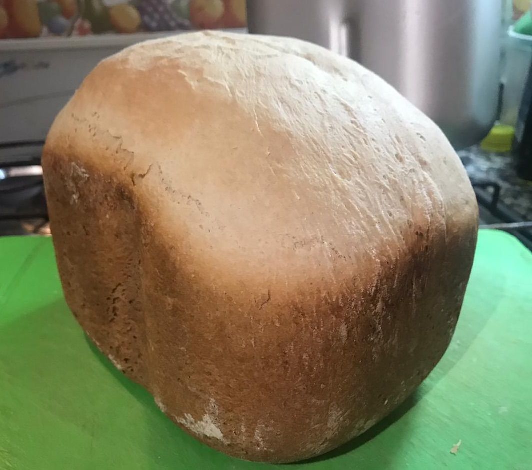 Pan lactal tipo Bimbo hecho en el horno de pan Atma