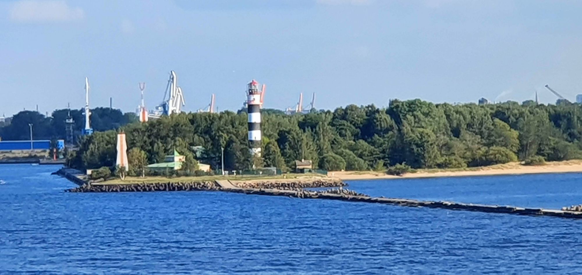 Saliendo de Riga por el Río Daugava y el golfo de Riga