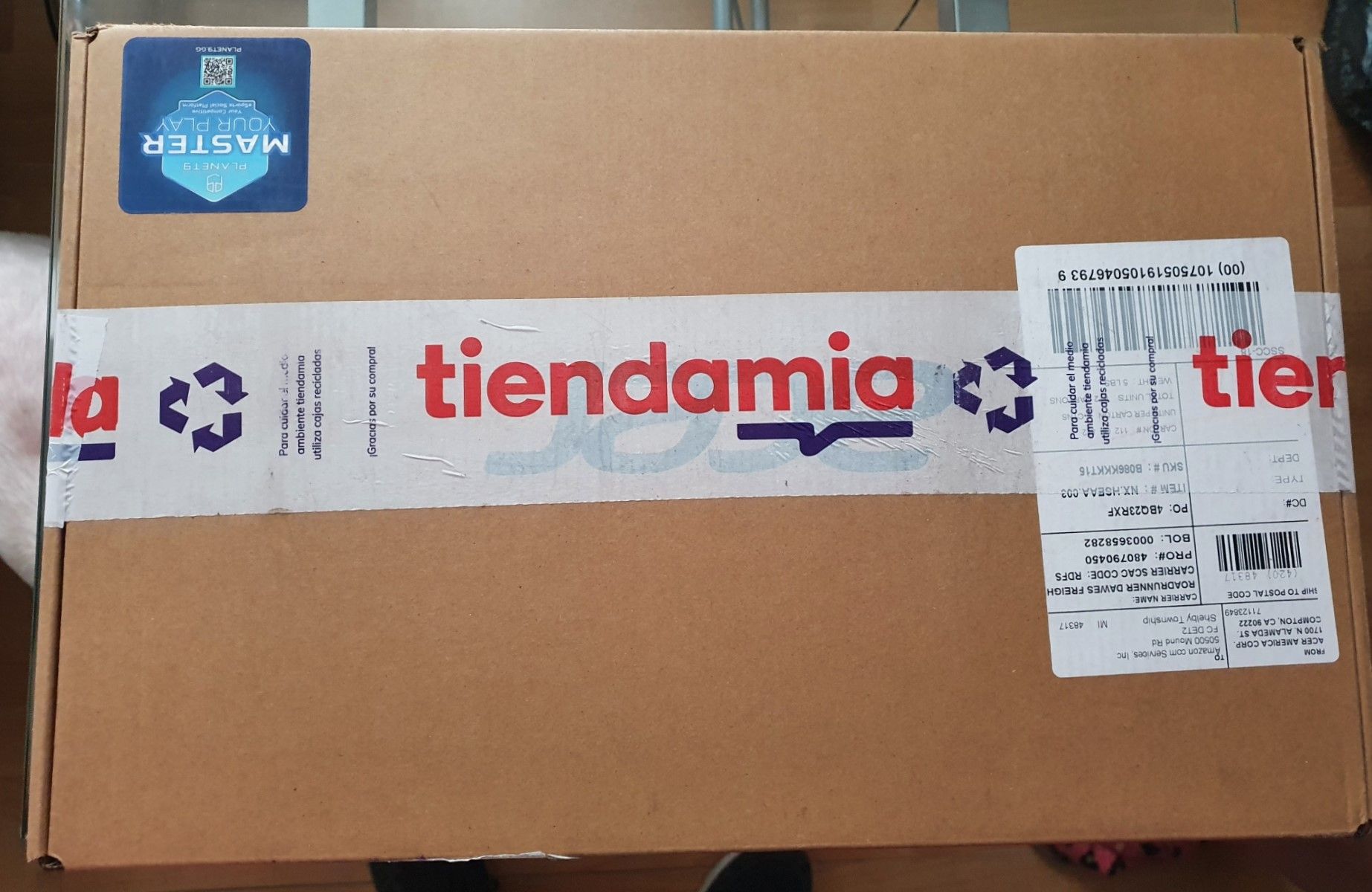 Paquete de Tiendamia recién llegado y entregado puerta a puerta