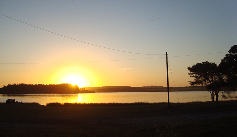 Atardecer en Laguna de los padres. Foto por Ariel Celaya, CC BY-SA 4.0, via Wikimedia Commons