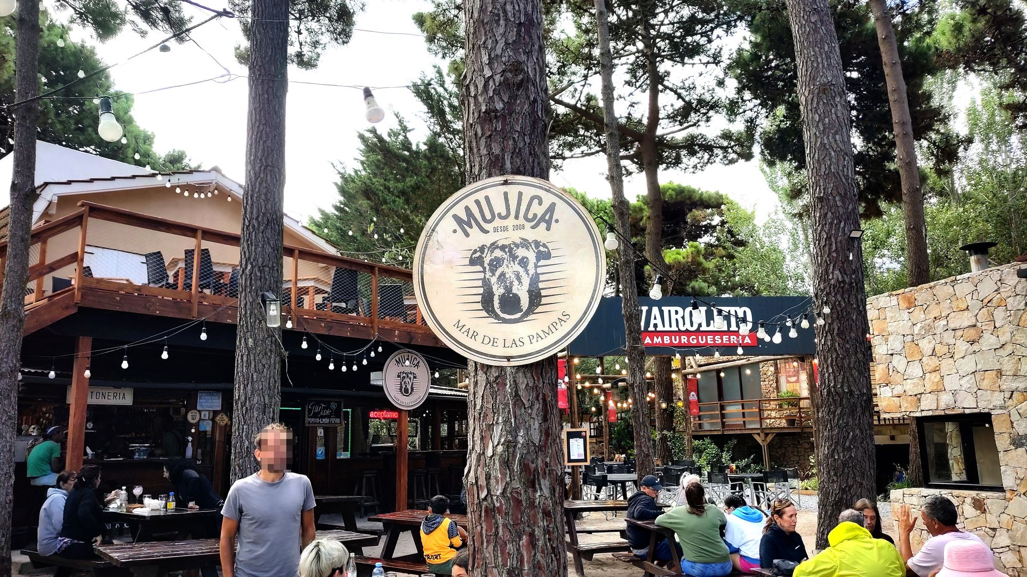 ¿Que tal una picada con cerveza en el bosque de Mar de Las Pampas?