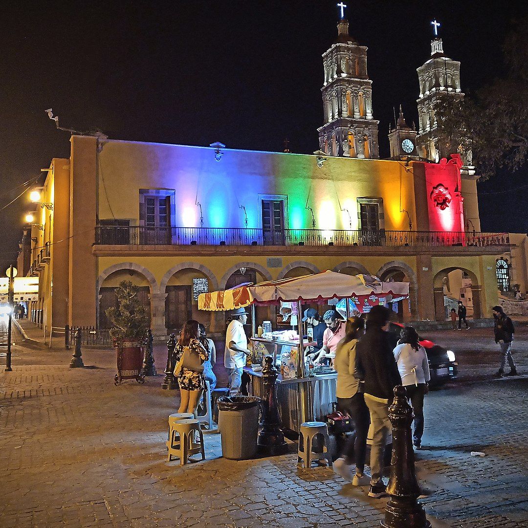 Puesto de tacos frente a la Iglesia en Dolores Hidalgo