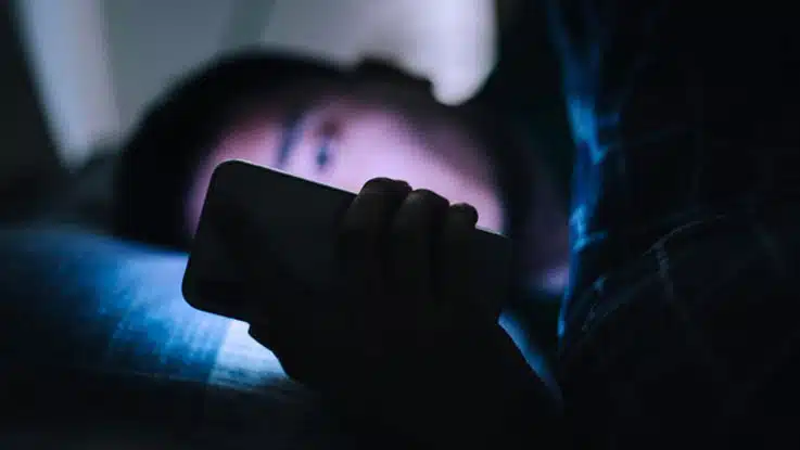 Minimalismo digital: cómo desintoxicarte del celular en 7 días