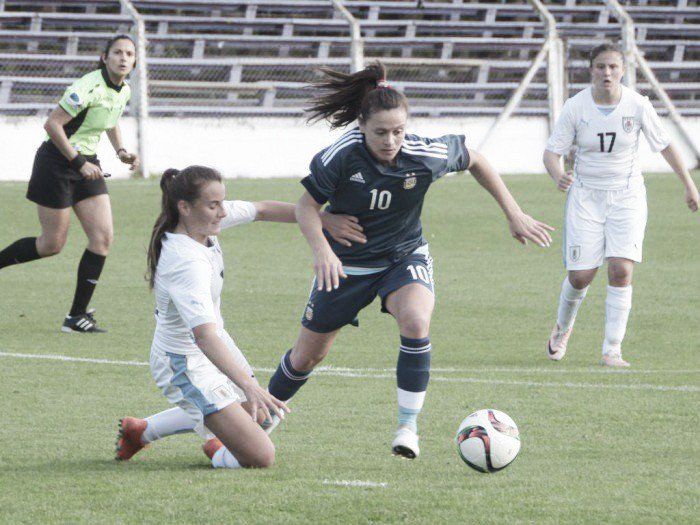 "A la pelota hay que tratarla como a una mujer", y hace 25 años no ganamos nada