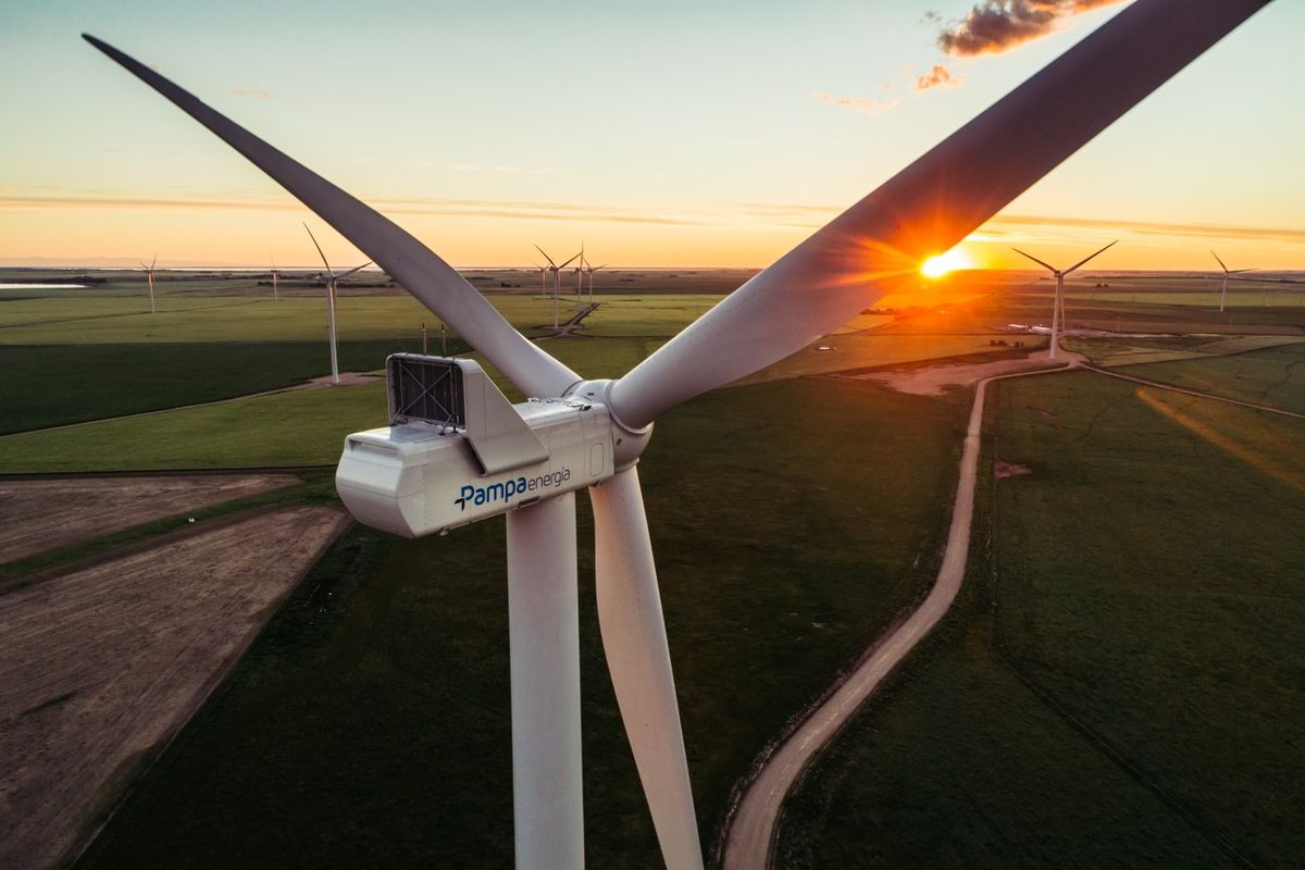 Pampa Energía colabora con energías renovables con Mercedes Benz