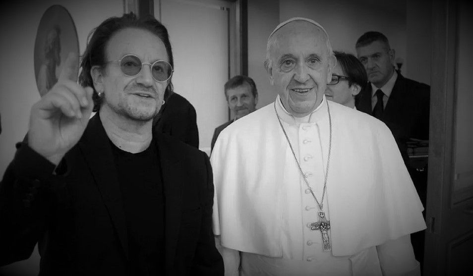 El Papa Francisco y Bono juntos.