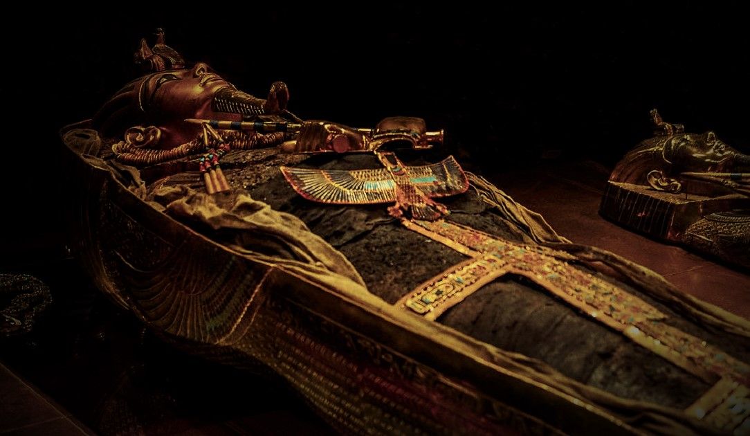 Tutankamón.