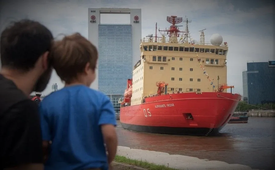 Zarpó el "Rompehielos ARA Almirante Irizar".