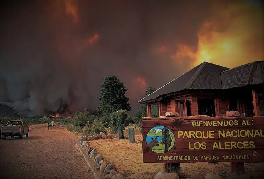 Parque Nacional Los Alerces, el fuego no da tregua.