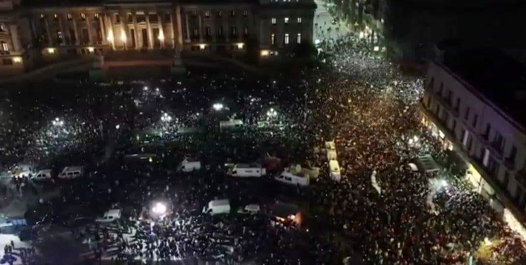 #21APresente Una multitud pidió Extinción de Dominio y desafuero de CFK