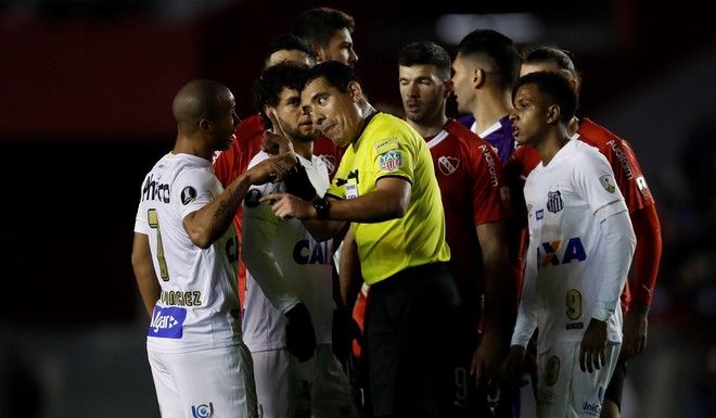 De Diablos y Santos