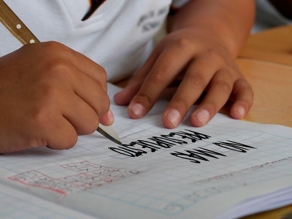 Maestra torturada en Moreno por falta de educación