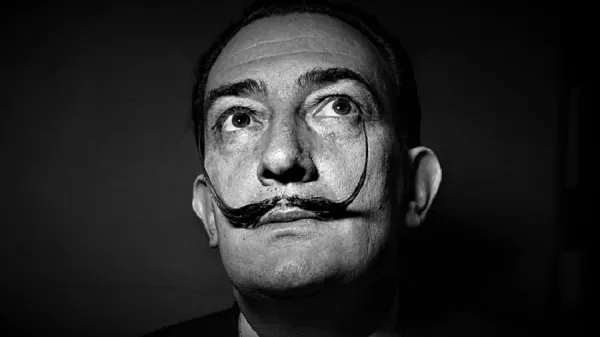 Salvador Dalí y su icónico bigote "extremadamente agresivo".