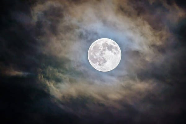 Luna Llena en Sagitario: Iluminar el Camino de la Verdad