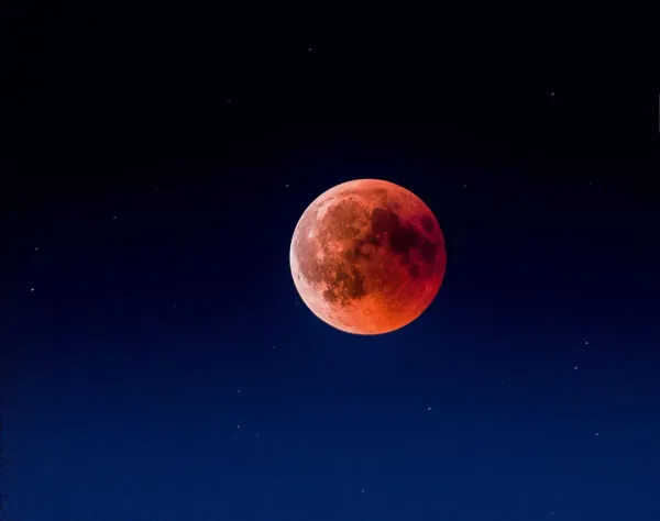 Todo sobre el Eclipse lunar total en Piscis