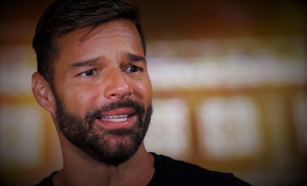 Ricky Martin, acusado de incesto.