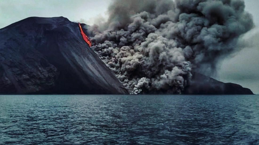 Nueva actividad del Volcán Stromboli en Italia.