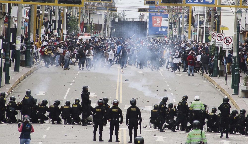 Perú: Estado de emergencia entra en vigor.