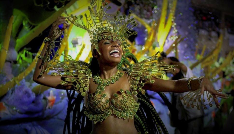 El Carnaval de Río en Brasil, impulsa la economía y espera a millones de turistas.