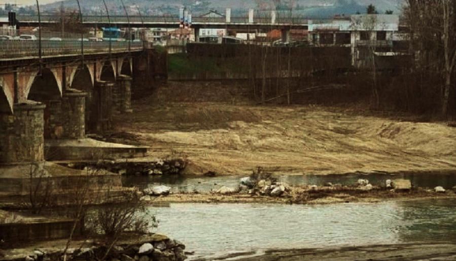 Río Po: "pierde su caudal a causa de la sequía".
